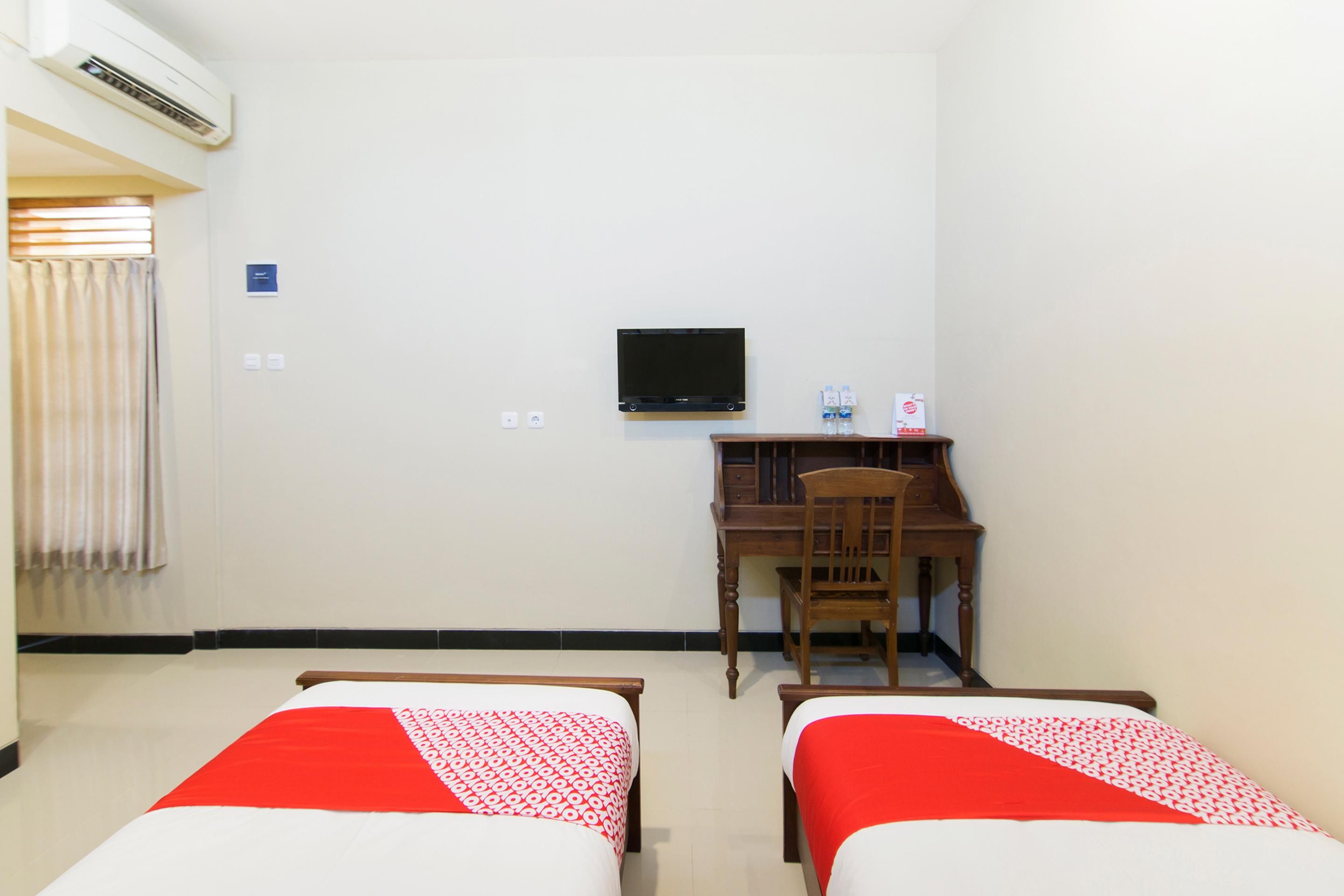 Super Oyo 890 Dewi Fortuna Guest House Maguwo Exterior photo