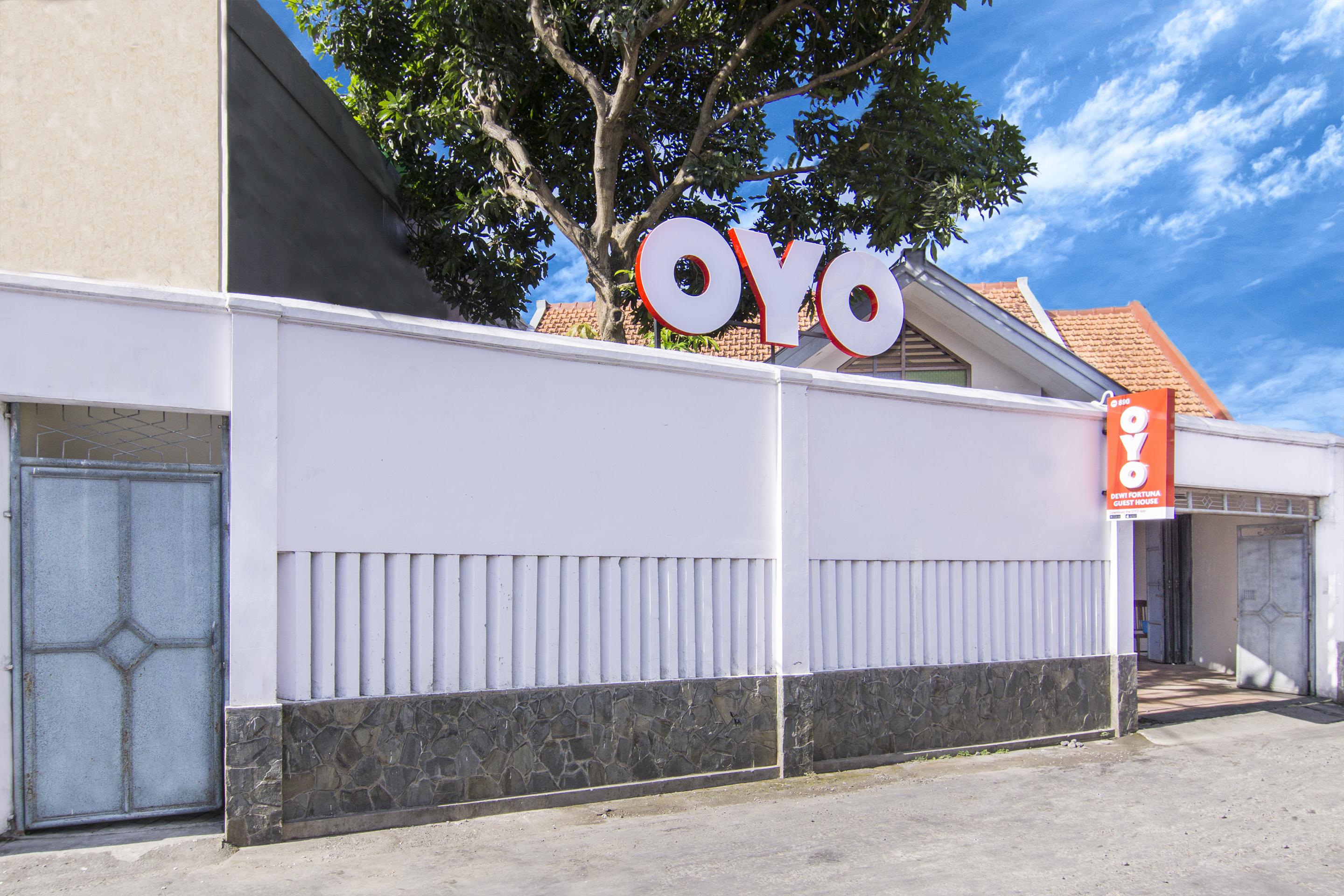 Super Oyo 890 Dewi Fortuna Guest House Maguwo Exterior photo
