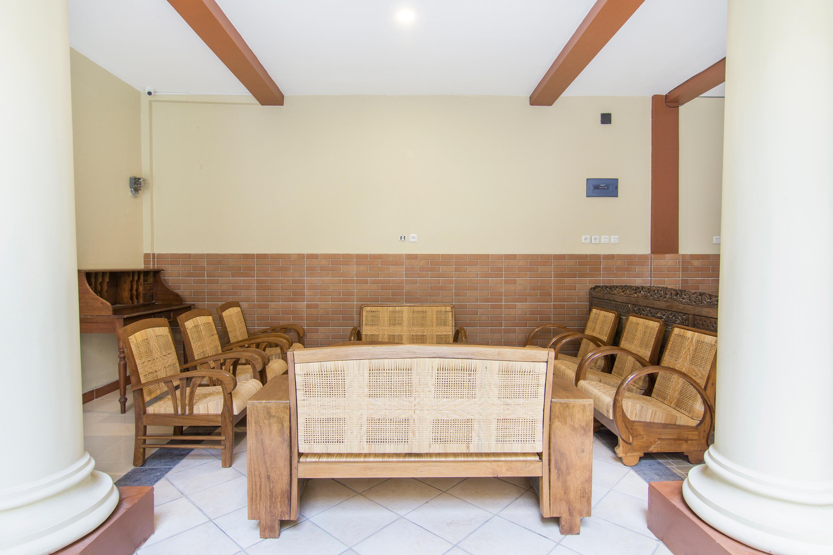 Super Oyo 890 Dewi Fortuna Guest House Maguwo Exterior photo